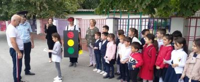 <br />
        Педагоги и школьники Кабардино-Балкарии проводят утренние инструктажи безопасности детей-пассажиров    